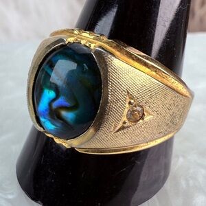 Vintage goldtone green center size 11 costume ring